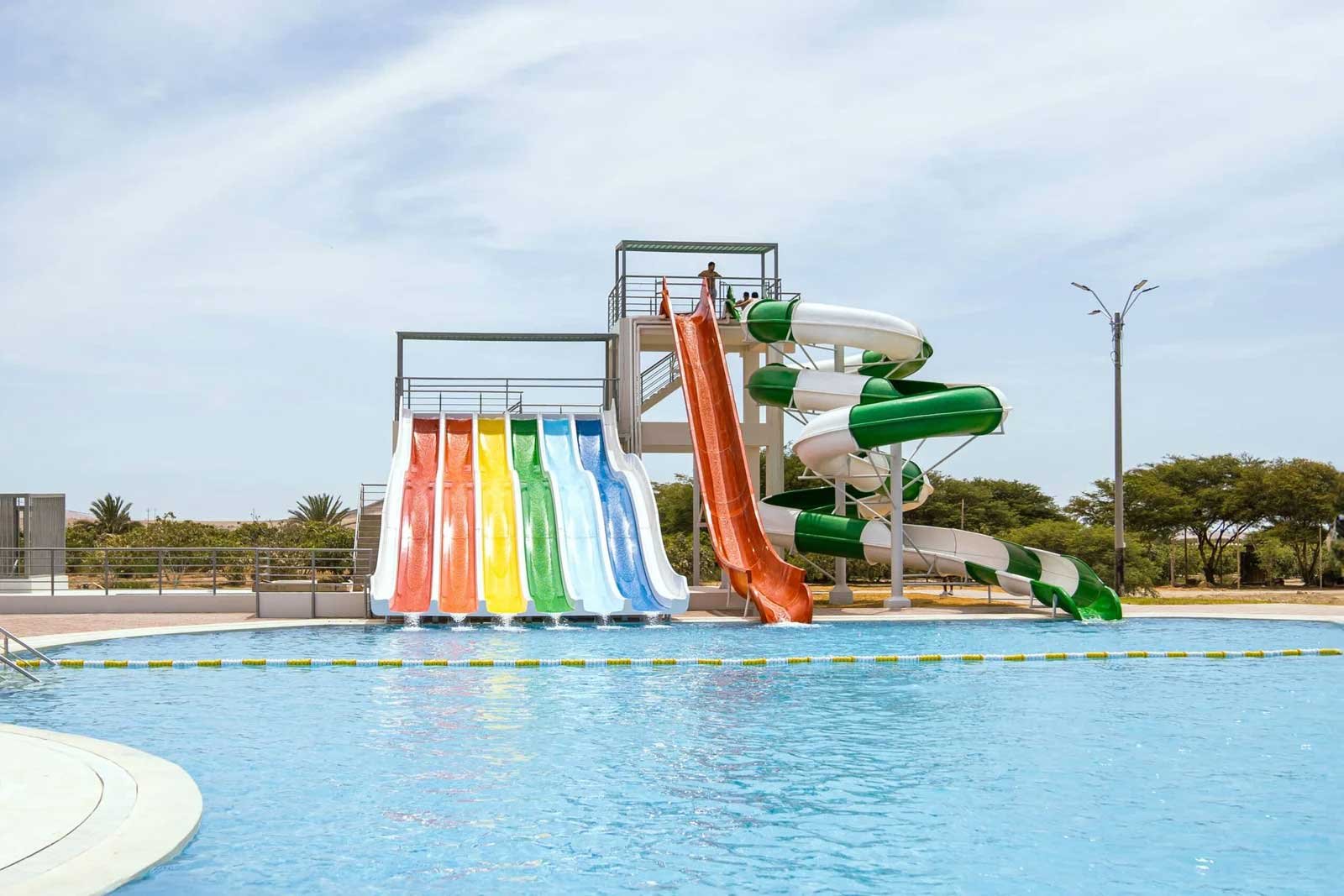 Piscina con Toboganes para adultos en ica Dromedarius Ica